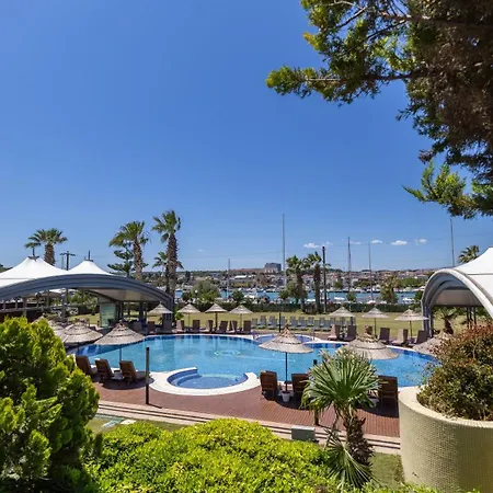 Sisus Marina Otel 4*