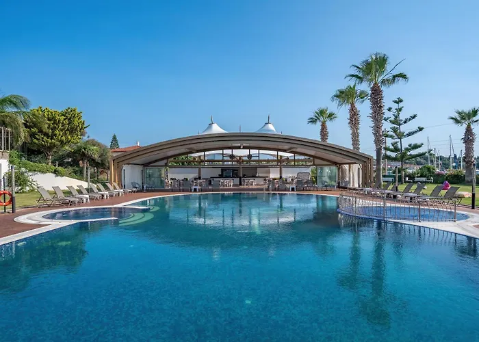 Sisus Marina Hotell Çeşme
