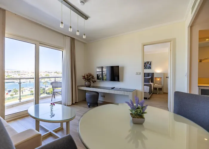 Sisus Marina Çeşme