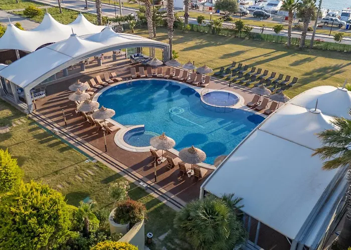 Hotell Sisus Marina 4*