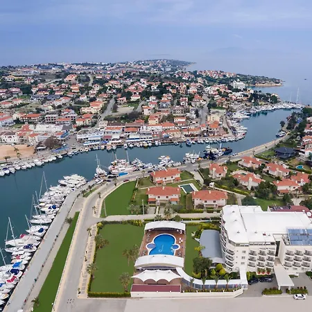 Sisus Marina Çeşme