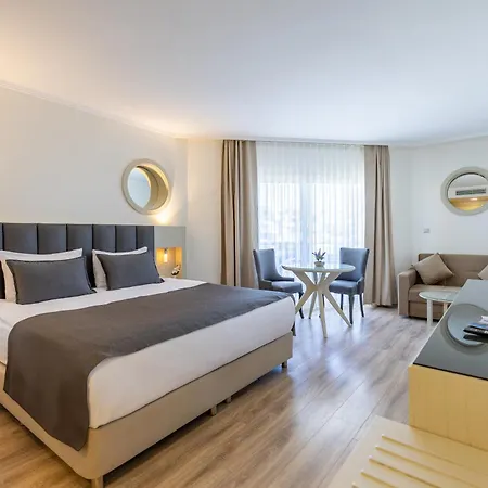 Sisus Marina Çeşme