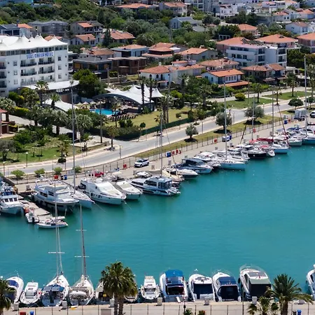 Hotell Sisus Marina 4*